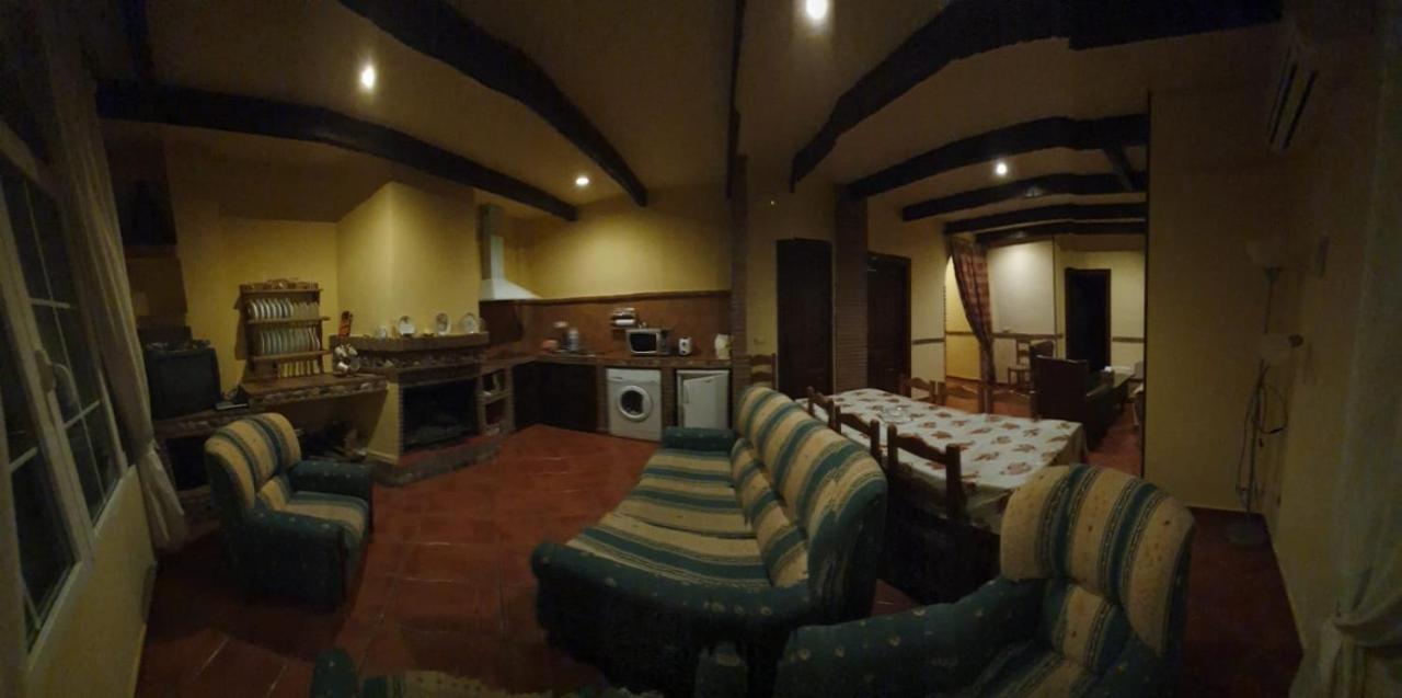 Monte Rosado Viviendas Vacacionales La Peza ภายนอก รูปภาพ